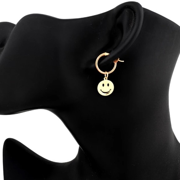 😊Insta smiling face earrings - Picture 4 of 4